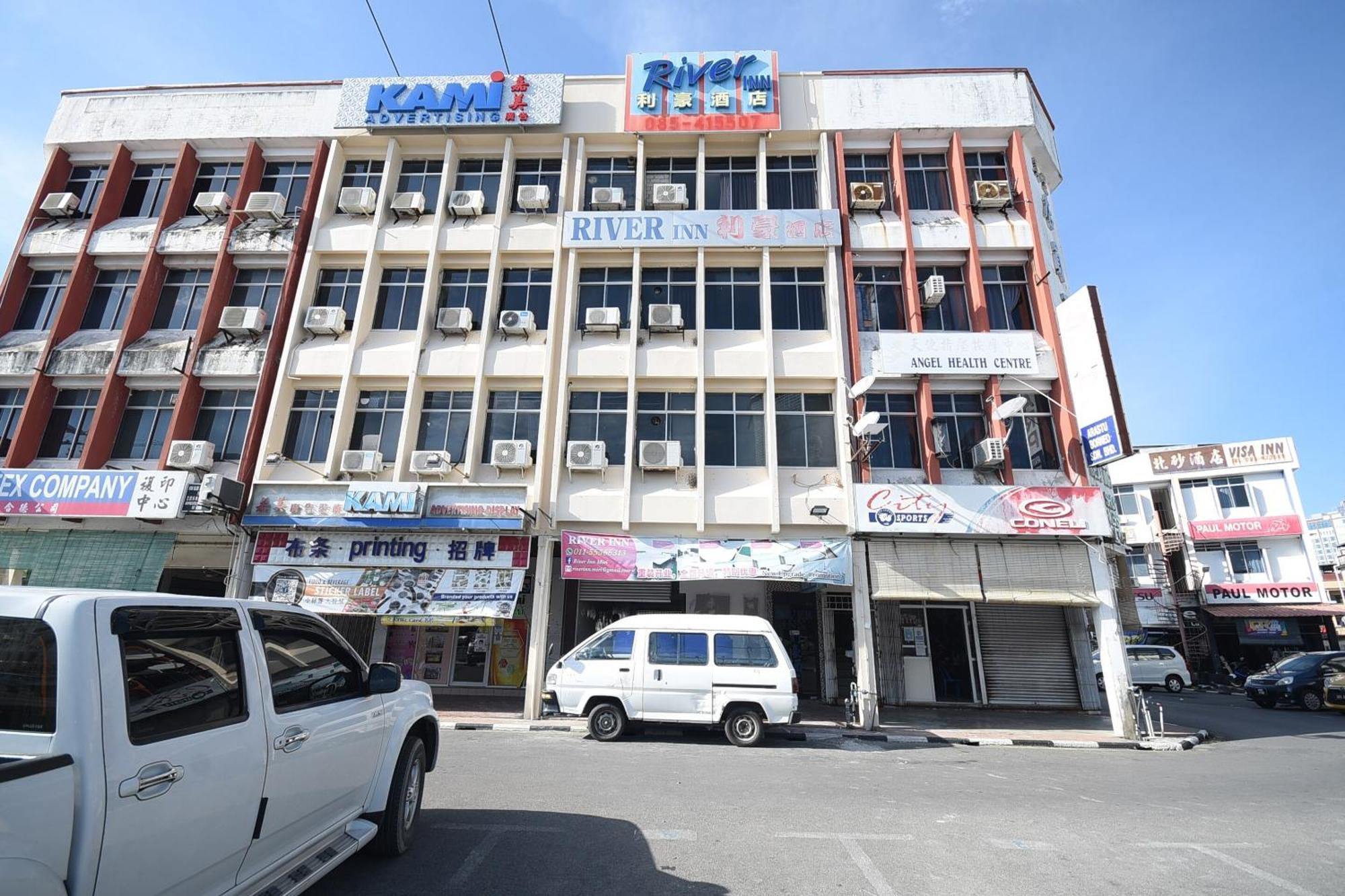 Oyo 90820 River Inn Miri Ngoại thất bức ảnh